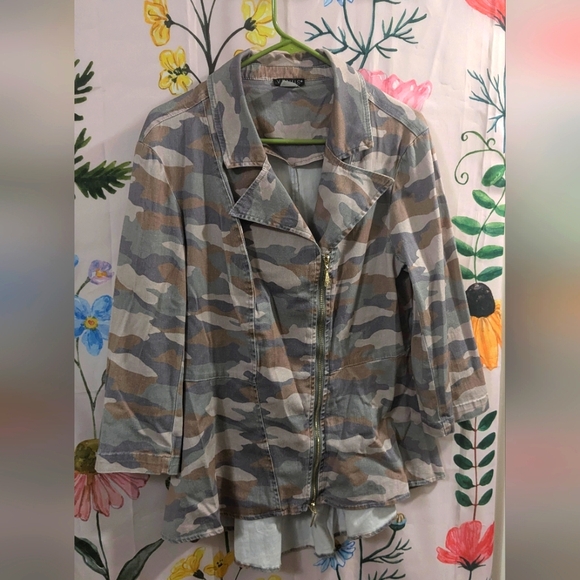 VENUS Jackets & Blazers - NWOT Venus Camo Jacket